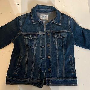 Old navy jacket the color is navy 😀